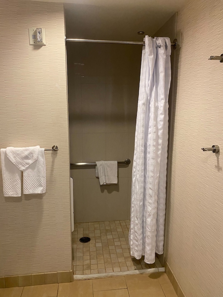 Embassy Suites Ontario Airport - photo 12