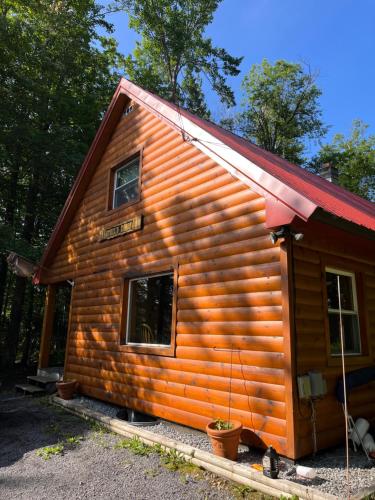 Stoll's Spot - carbon neutral hotel in Old Forge