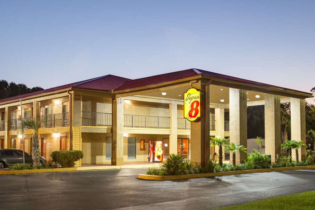 Super 8 by Wyndham Defuniak Springs - photo 2