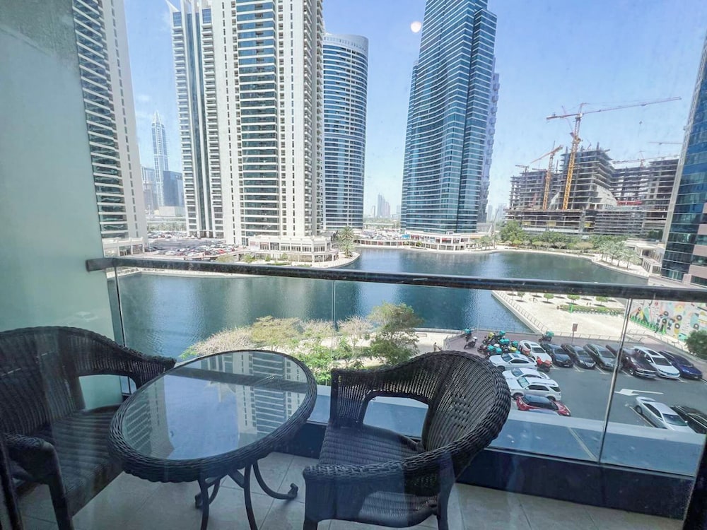 Yogi Chic Studio with City Views in Goldcrest Views — 4-Star Luxury Hotel in Dubai, United Arab Emirates
