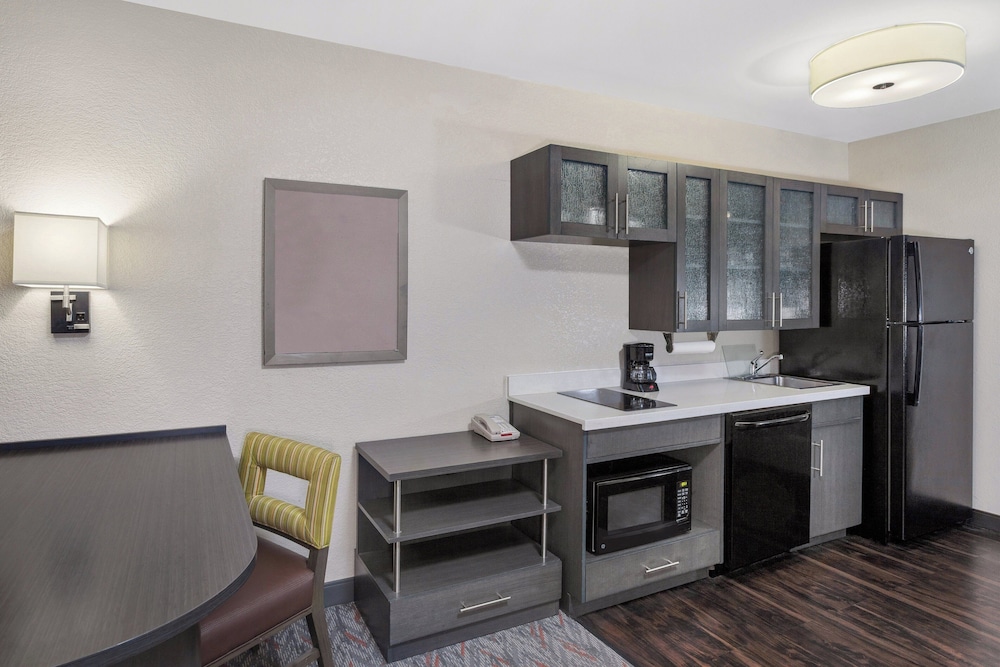 Candlewood Suites Appleton by IHG - photo 13
