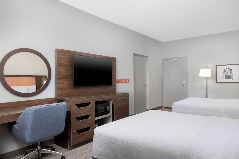 Hampton Inn Louisville Airport - photo 11