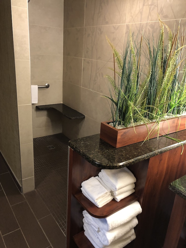 DoubleTree by Hilton Akron Fairlawn - photo 29