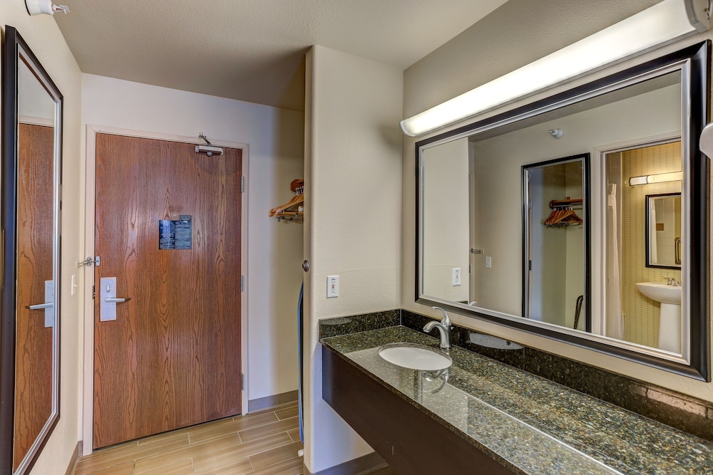 Holiday Inn Express & Suites Montrose Black Canyon Area an IHG Hotel - photo 4