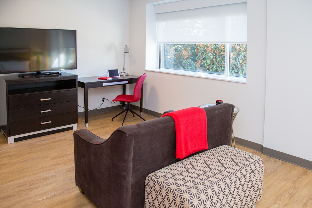 The University of Georgia Center for Continuing Education & Hotel - photo 33