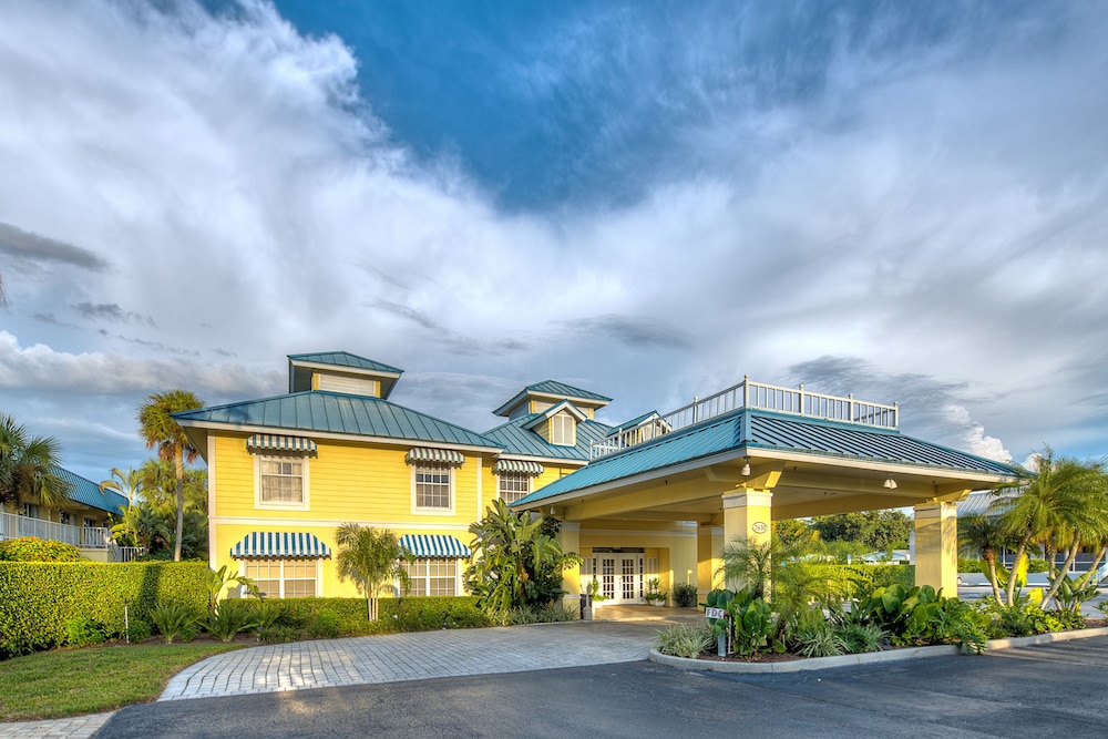 Naples Garden Inn - carbon neutral hotel in Naples