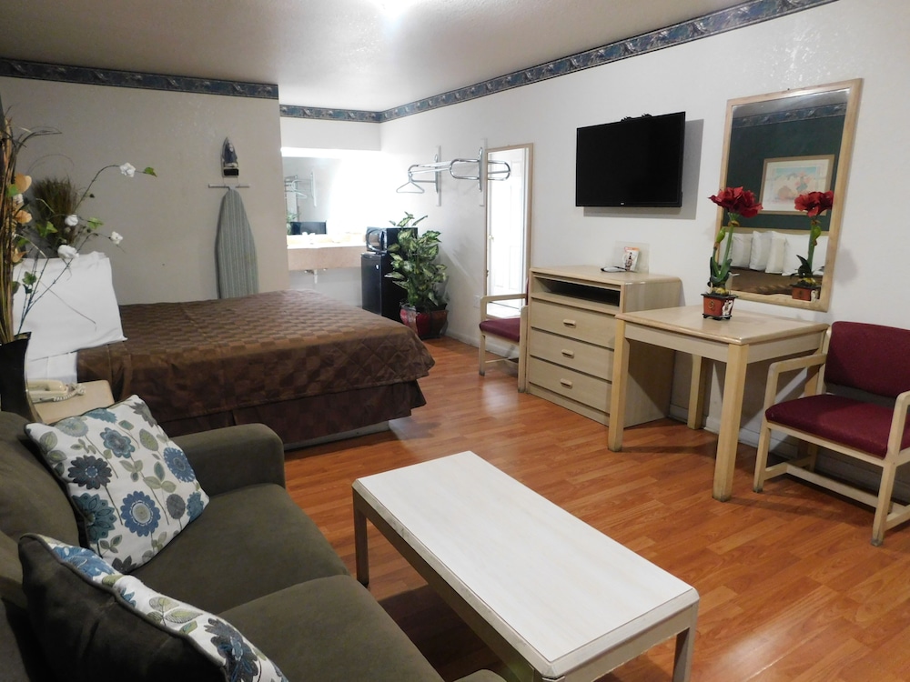 Eagle Pass Inn - photo 10