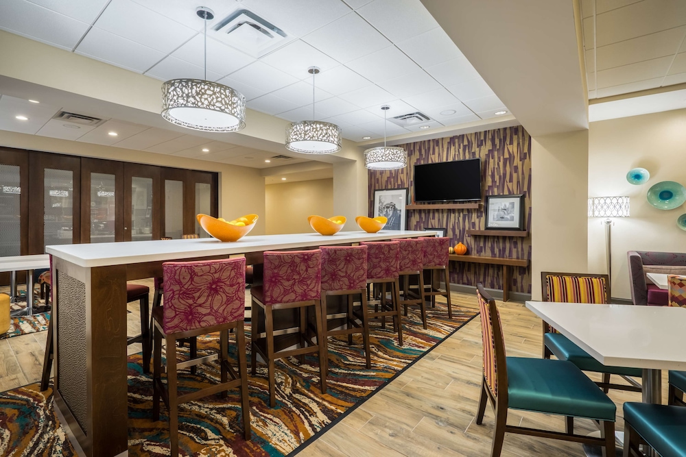 Hampton Inn Newport - photo 4