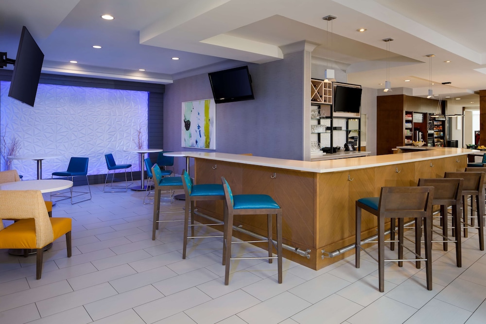 Hilton Garden Inn Cincinnati Blue Ash - photo 21