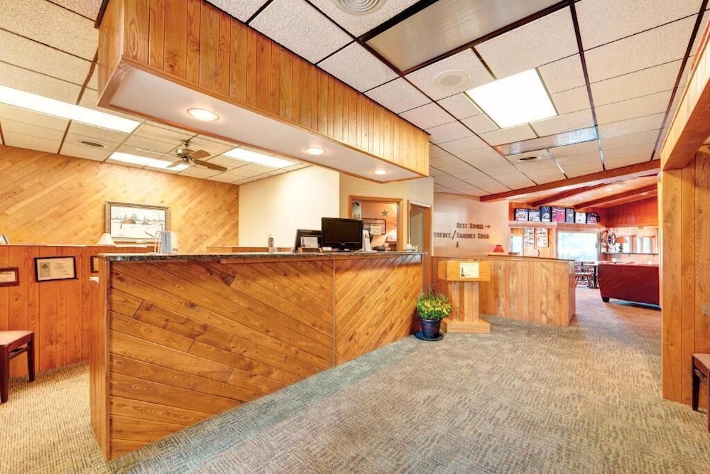 Chanticleer Inn - photo 2