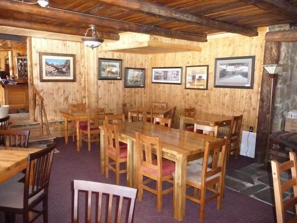 The Twin Lakes Inn - photo 13