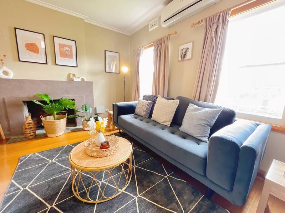 Stunning Hobart 3 Bed Home Close To Shopping Centers — 4-Star Luxury Hotel in Glenorchy, Australia