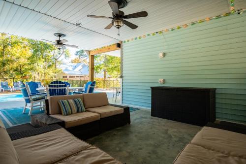 A Sloth's Retreat by Oak Island Accommodations - photo 24
