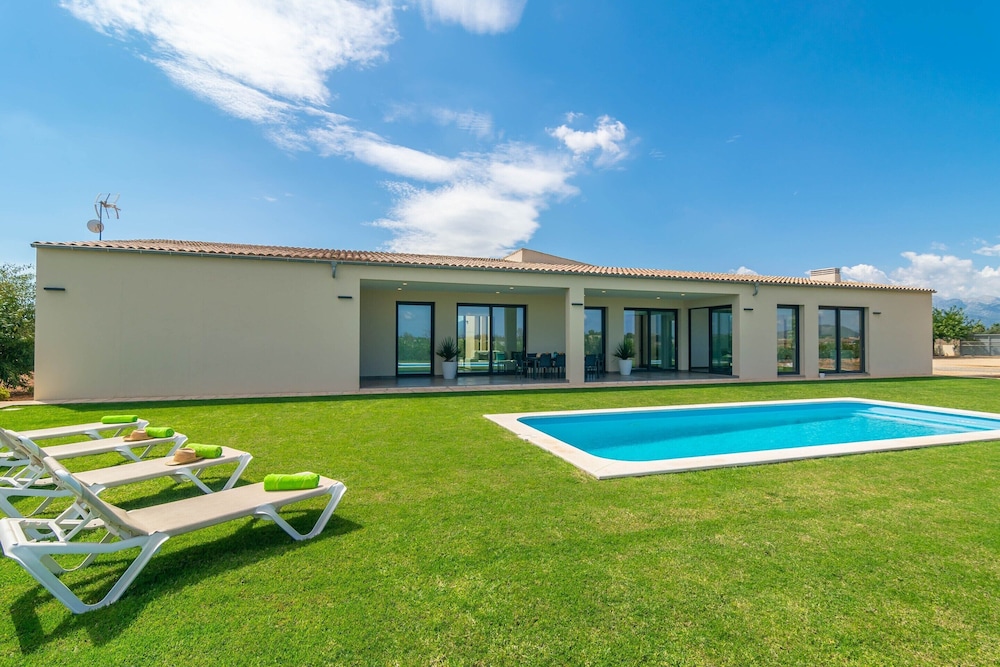 Son Sastre Figuerola — 4-Star Luxury Hotel in Muro, Spain