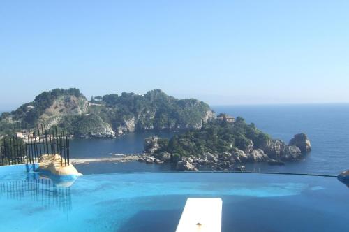 Villa Suk — 4-Star Luxury Hotel in Taormina, Italy