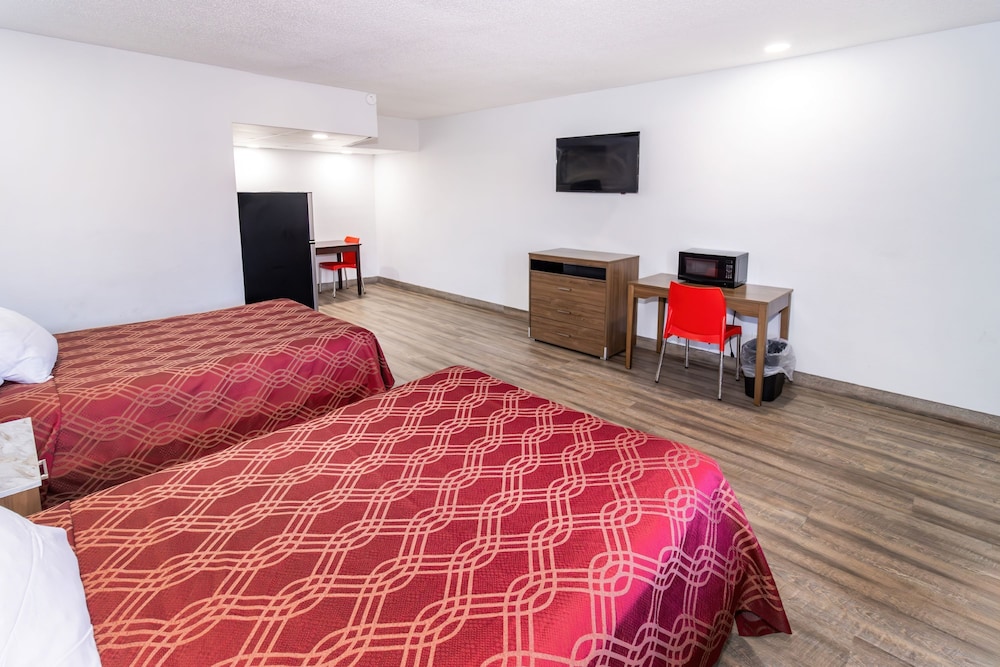 Econo Lodge Evansville - photo 8