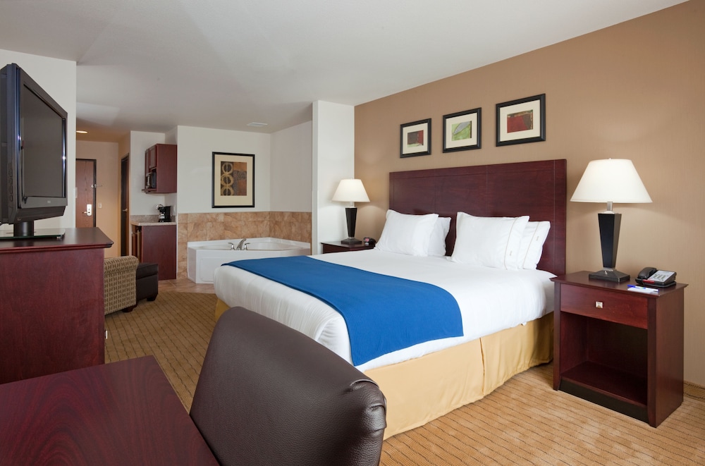 Holiday Inn Express & Suites Antigo by IHG - photo 7
