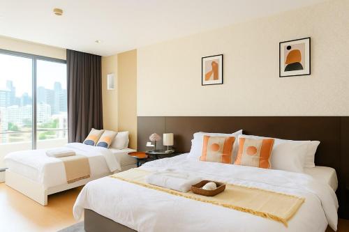 Modern 2 Bed Executive Unit 5min to Nana BTS
