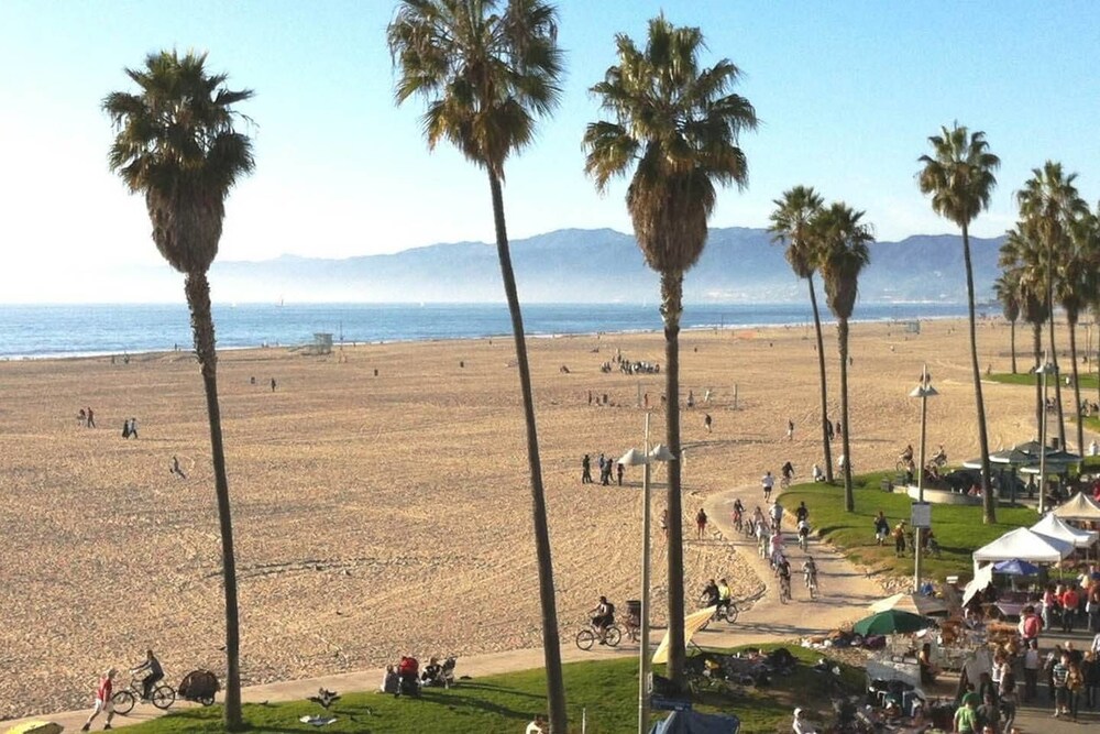 One Bed 1bath Private Balcony Walk TO Beach - photo 25