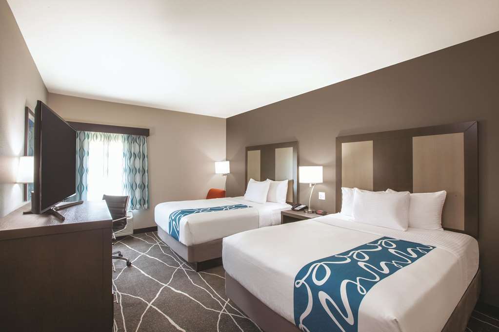 La Quinta Inn & Suites by Wyndham Tulsa Broken Arrow - photo 16