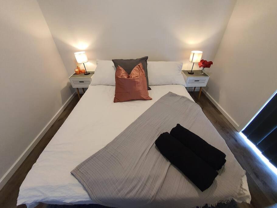 Modern 2br Apartment Peaceful And Private in Oran Park — 4-Star Luxury Hotel in Narellan, Australia