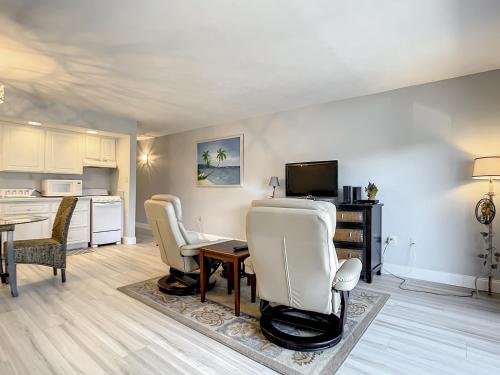 MC315 Mariner's Cove by RedAwning - photo 22