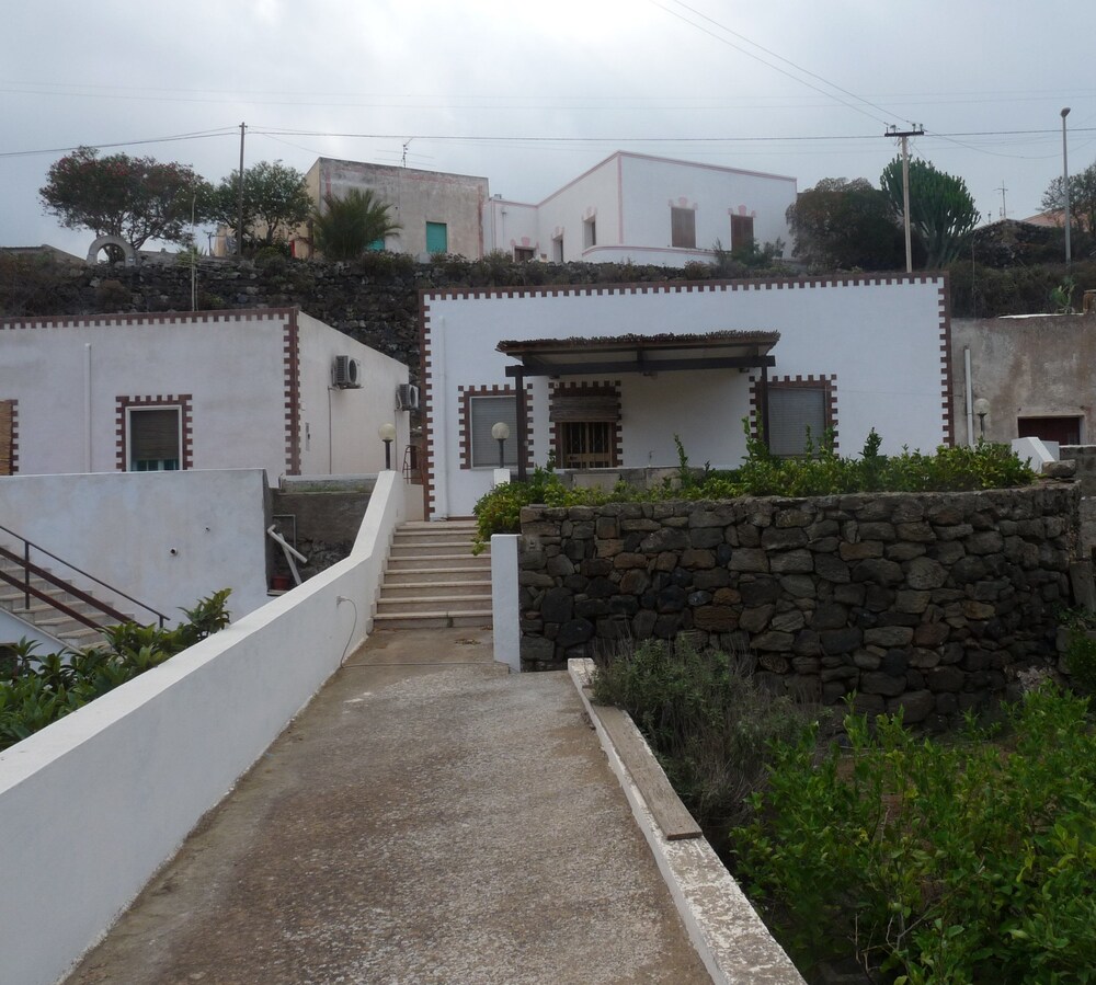 Dammuso dei Giardini — 4-Star Luxury Hotel in Pantelleria, Italy