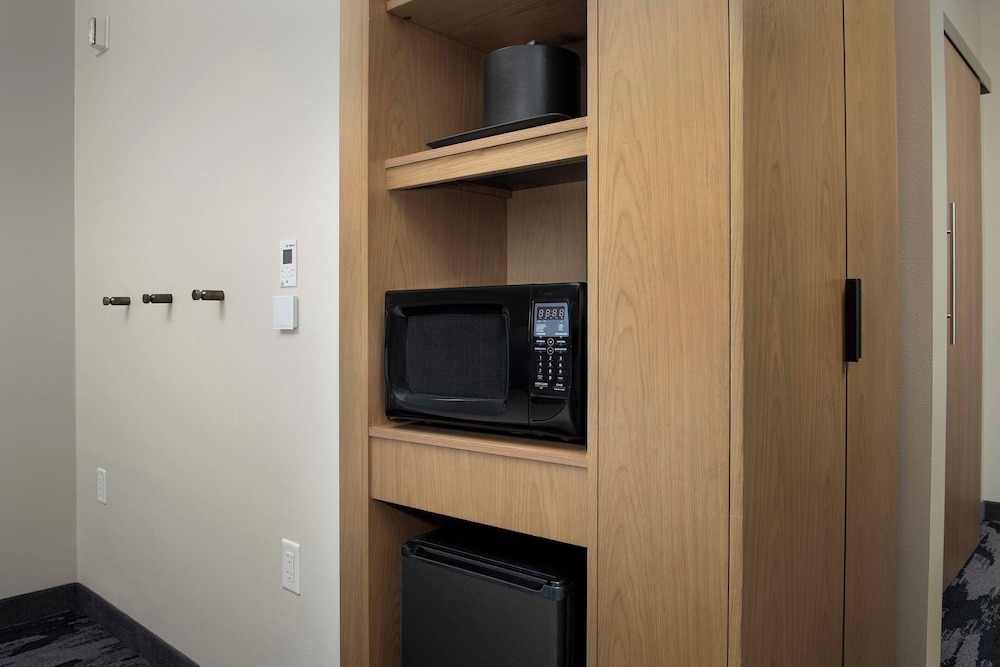 Fairfield Inn & Suites by Marriott Santa Rosa Rohnert Park - photo 14