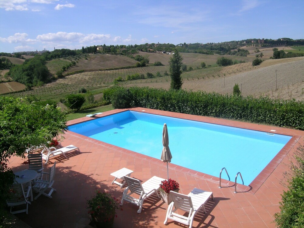 Agriturismo Il Colle — 4-Star Luxury Hotel in Siena, Italy