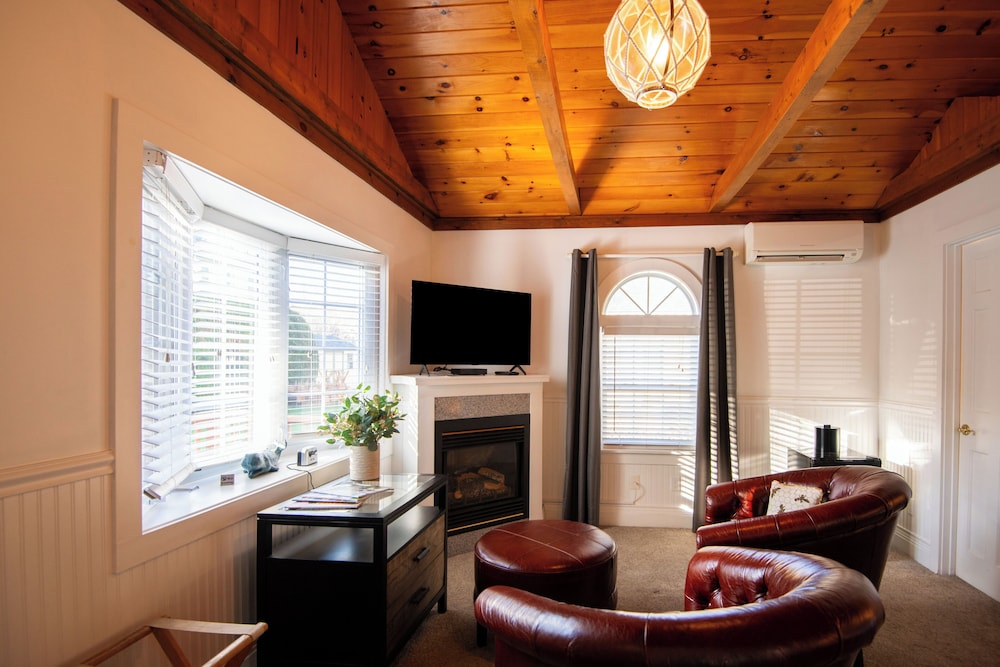 Sand Bar Cottage Inn - photo 65