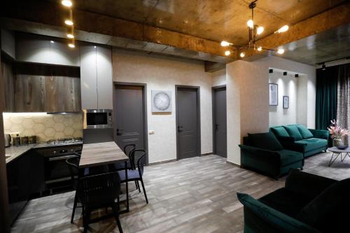 1 BR Apartment in Isani