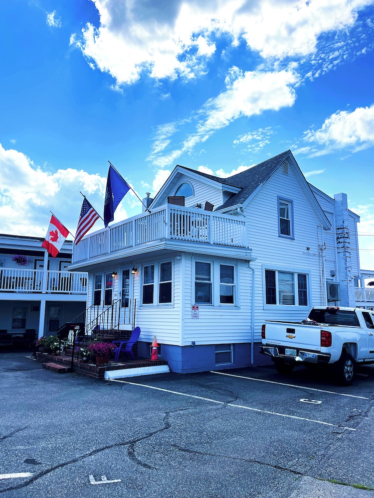 Blue Jay Motel — Hampton