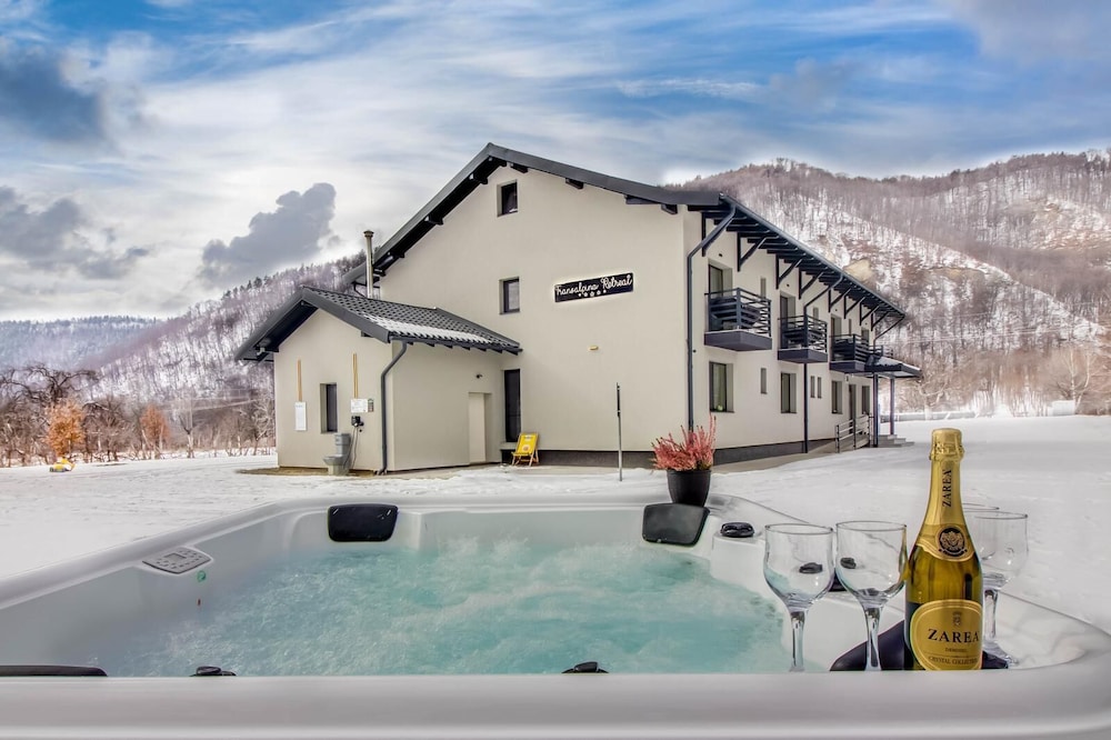 Transalpina Retreat in Novaci, Romania