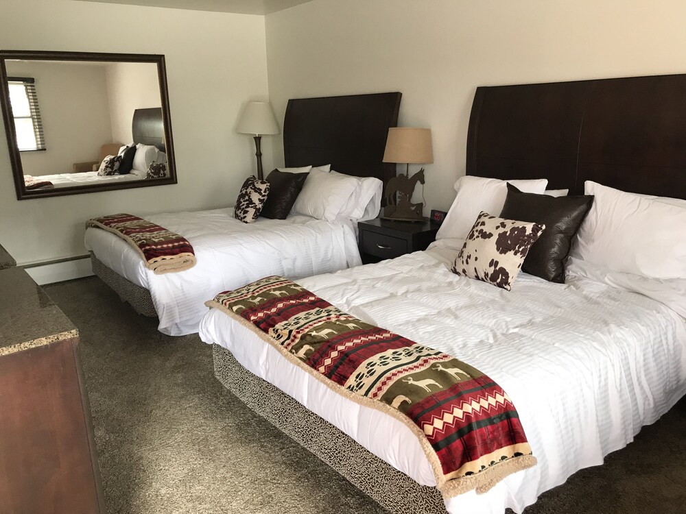 Country West Motel - photo 13