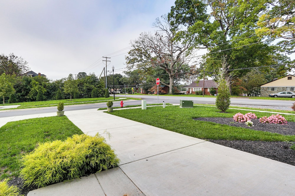 2 Mi to Hollywood Casino: Charles Town Townhome in Charles Town, United States