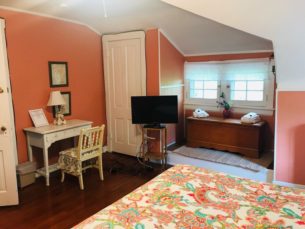 Six Acres Bed & Breakfast - photo 20