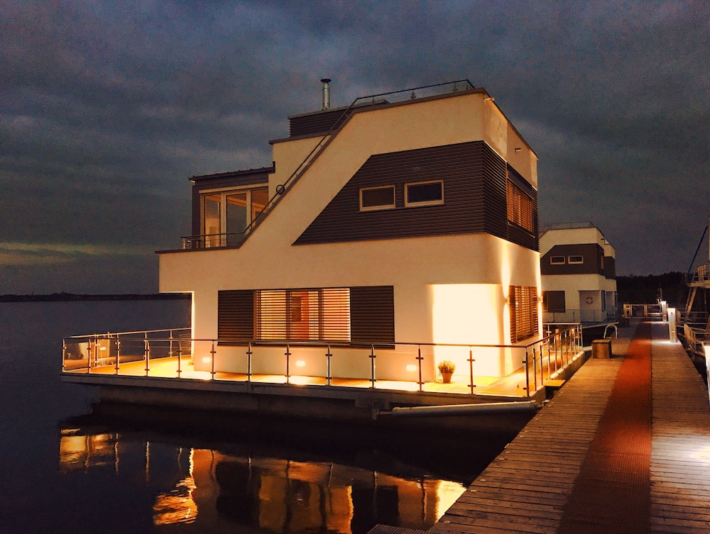 Haus Robby II — 4-Star Luxury Hotel in Bitterfeld-Wolfen, Germany