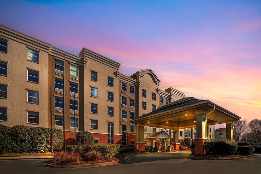 Comfort Suites near Birkdale Village Huntersville — hotel in Huntersville