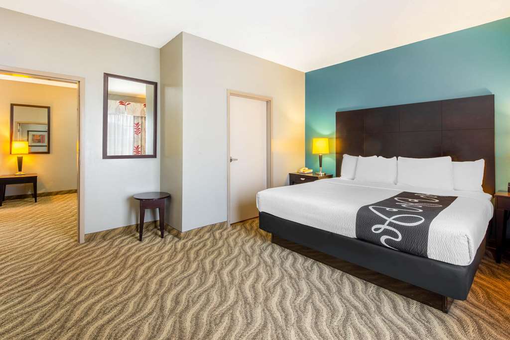 La Quinta Inn & Suites by Wyndham Glen Rose - photo 46