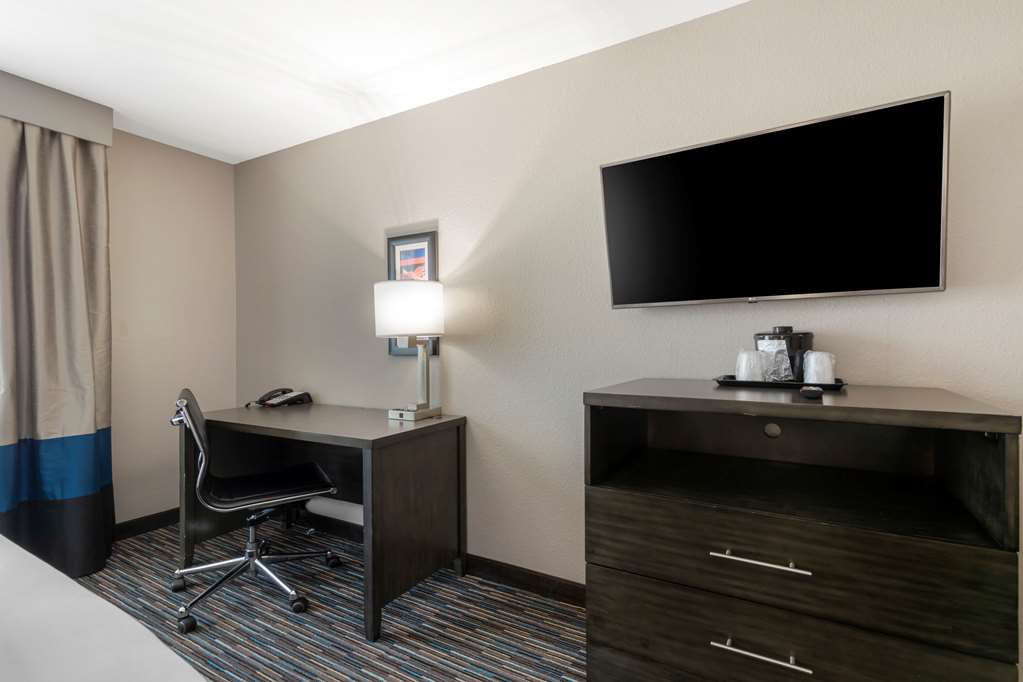 Comfort Inn and Suites Near Medical Center - photo 15