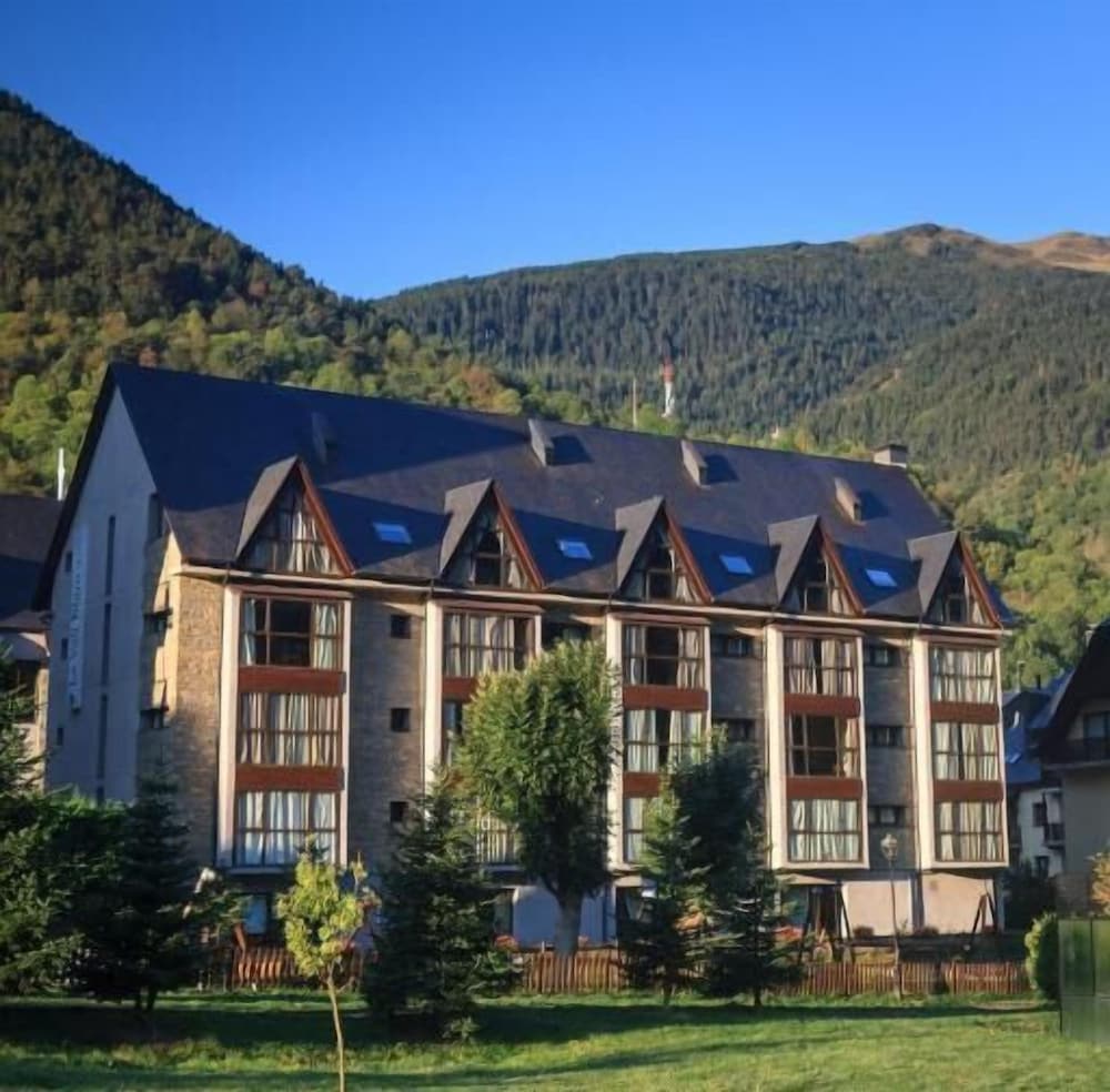 Aparthotel La Vall Blanca in Vielha, Spain