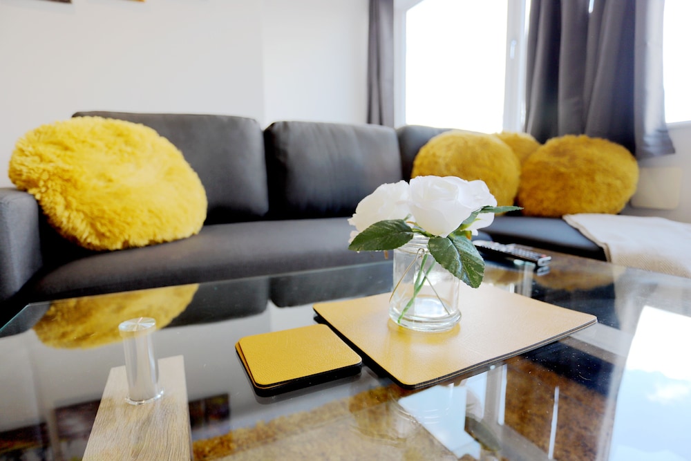 NEC Airport Interchange Apartments — 4-Star Luxury Hotel in Birmingham, United Kingdom