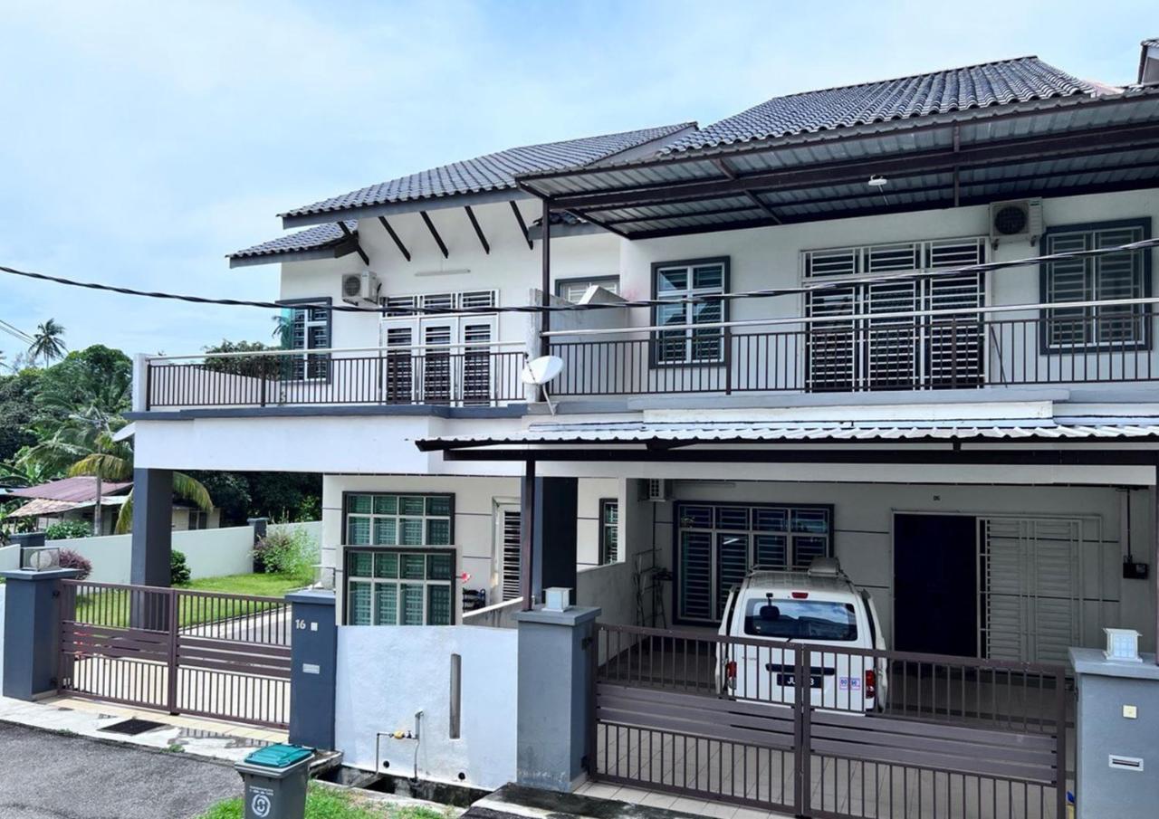 SingBeach holiday house — 4-Star Luxury Hotel in Mersing, Malaysia