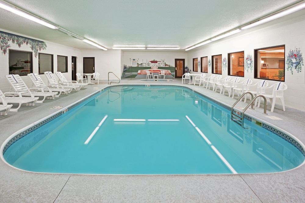 Holiday Inn Express & Suites Alliance by IHG - photo 26
