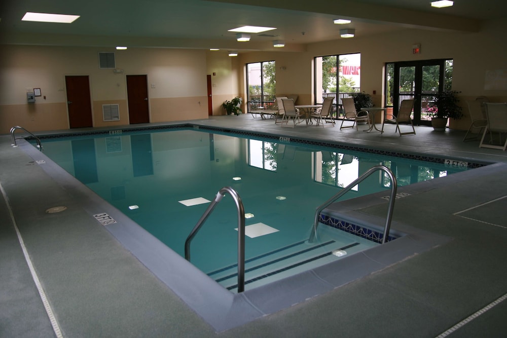 Hampton Inn Woodbridge - photo 26