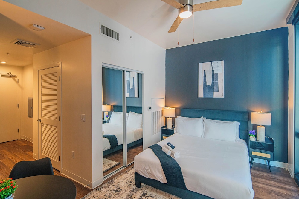 Rove Living Kb Joy On 4Th — 4-Star Luxury Hotel in Phoenix, United States