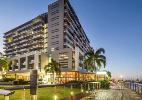 The Sebel Cairns Harbour Lights — 4-Star Luxury Hotel in Cairns, Australia