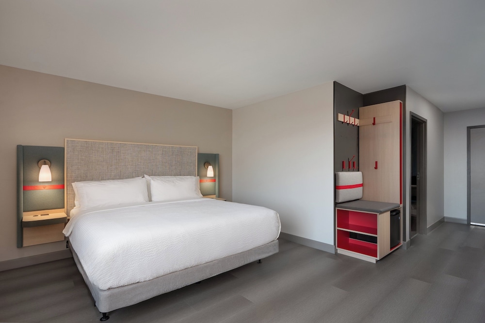 avid hotel Oak Creek by IHG - photo 10