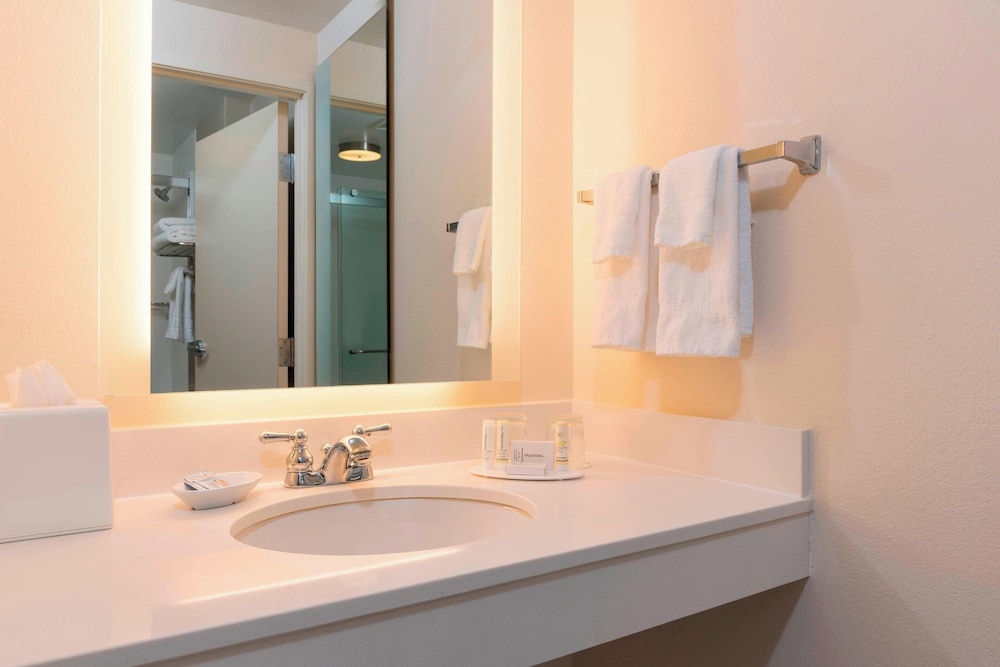 SpringHill Suites by Marriott Grand Rapids North - photo 14