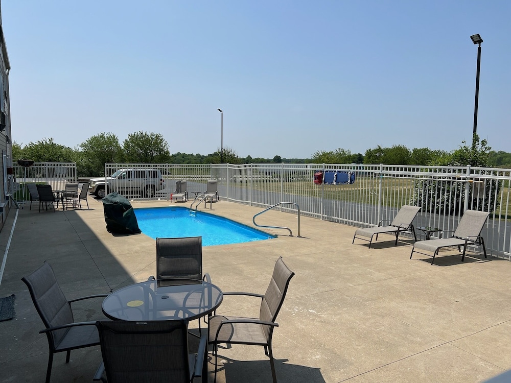 Holiday Inn Express Rensselaer by IHG - photo 11